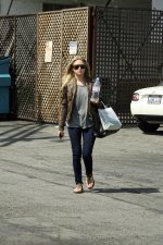 AshleyOlsenCandid-UnknownHITW31.jpg