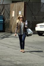 AshleyOlsenCandid-UnknownHITW32.jpg