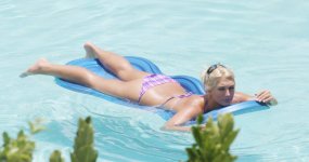 BrookeHoganCandid-UnknownHITW51.jpg