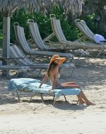 VanessaMinnilloCandid-UnknownHITW42.jpg