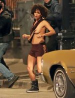 halle_berry-boob_slip_03.jpg
