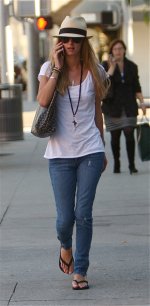 NickyHiltonCandid-UnknownHITW135.jpg