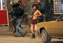 halle-berry-boob-slip-02.jpg