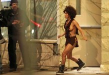 halle-berry-boob-slip-03.jpg