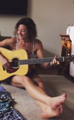 Sarah-McLachlan-Feet-5153136.jpg