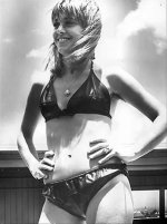 suzi-quatro-and-her-famous-leather-bikini-1970s-v0-f0st3sakhjkc1.jpg