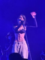 im-obsessed-with-gracie-abrams-abs-v0-xjh1pt4ato7e1.jpg