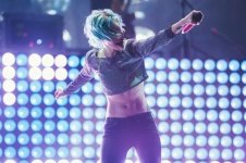 hayley-williams-v0-eqwiga8weohe1.jpg