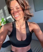 27830064-8272677-Wow_Melanie_Sykes_displayed_the_results_of_her_workout_sessions_-a-4_15882322...jpg