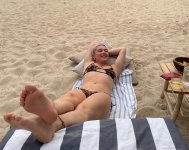 florence-pugh-v0-g9pdqoyisjqe1.jpg