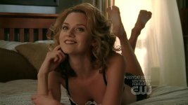 hilarie-burton-v0-plahsj0q4yqe1.jpg