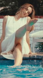lily-james-v0-hsarns00kwxe1.png