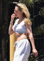 kristen-stewart-v0-tvy81ydt270f1.png