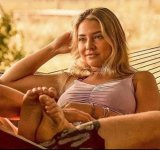 madelyn-cline-v0-vgrsrogsje0f1.jpg