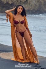 salma-hayek-sports-illustrated-swimsuit-issue-may-2025-v0-3lvlsx2kij0f1.jpg