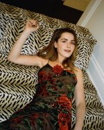 kiernan-shipka-v0-nav3gdgufi3f1.jpg