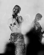 hayley-williams-v0-cwiefetk6w5f1.jpg