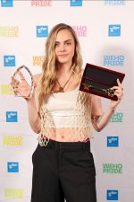 cara-delevigne-v0-cn0ew7zcrc6f1.jpg