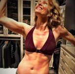 dina-meyer-v0-ewcvp55k3j6f1.jpg