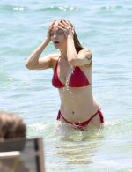 heather-graham-v0-40k5bufckg8f1.jpg