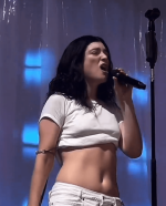 lorde-new-zealand-popstar-abs-v0-ob7dquaaei9f1.png