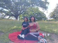 FOTO MICHELLE CON ANA KARINA.jpg