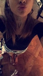 ariana-grande-v0-bmztyhdm8dcf1.jpg