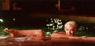 marilyn-monroe-v0-41e7k8xnsidf1.jpg