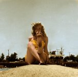 marilyn-monroe-v0-iv55x5xnsidf1.jpg