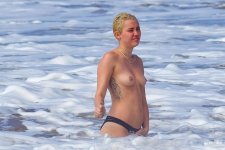 miley-cyrus-v0-nwu3q99pghdf1.jpg