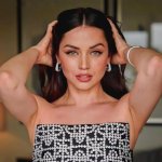 ana-de-armas-v0-9bps7r18aucf1.jpg