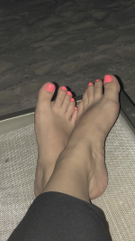 barefeet pink toenails.png