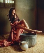alison-brie-marie-claire-photoshoot-august-2025-v0-ceitw9evr1hf1.jpg