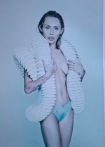 miley-cyrus-nsfw-v0-6qu9ucj2kcmf1.jpg