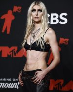 taylor-momsen-v0-xoypea2xmynf1.jpg