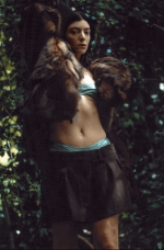 lorde-elle-oconnor-v0-hlo69f04jynf1.png
