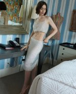 lily-collins-v0-asd4m034ezof1.jpg