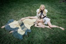 elle-fanning-dakota-fanning-vanity-fair-october-2025-v0-tr18vzki8jpf1.jpg