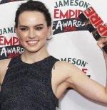 hot-shades-daisy-ridley-v0-hnj9mvbq5vpf1.jpg
