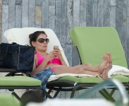 katie-holmes-v0-wh78ntgh3dqf1.jpg
