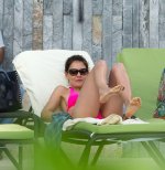 katie-holmes-v0-78y1298h3dqf1.jpg