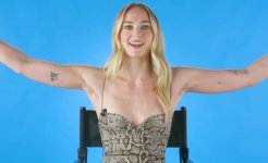 sophie-turner-perfect-armpits-and-defined-arms-v0-viwx495jqwqf1.jpg