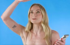 sophie-turner-perfect-armpits-and-defined-arms-v0-lqy810kjqwqf1.jpg