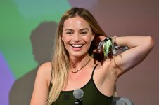 margot-robbie-v0-qn5t7kecoksf1.jpg