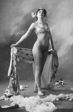 Margaretha_Zelle,_alias_Mata_Hari.jpg