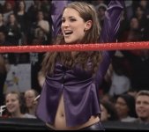 stephanie-mcmahon-v0-14j9xa73r8xf1.jpg