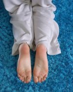 Cute girls feet.jpg