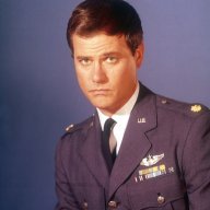 OldManWhoLovesGirlsNavels