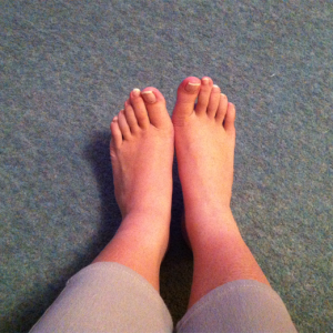Natural toes with a bit of french tip