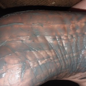 Charcoal foot mask smells like mint 😋